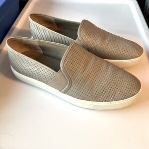 VINCE ecru grayish beige tan perforated leather Blair women’s loafers size 9.5